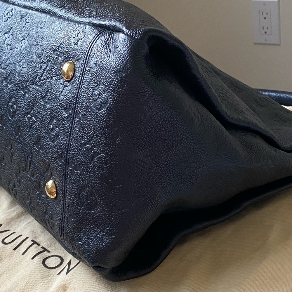 SOLD Louis Vuitton Artsy MM Empreinte Leather Bag - Picture 5 of 8